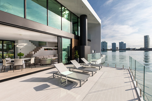 Global4Business-international-investments-livable-yacht-miami-house-yacht-living-terrace-1